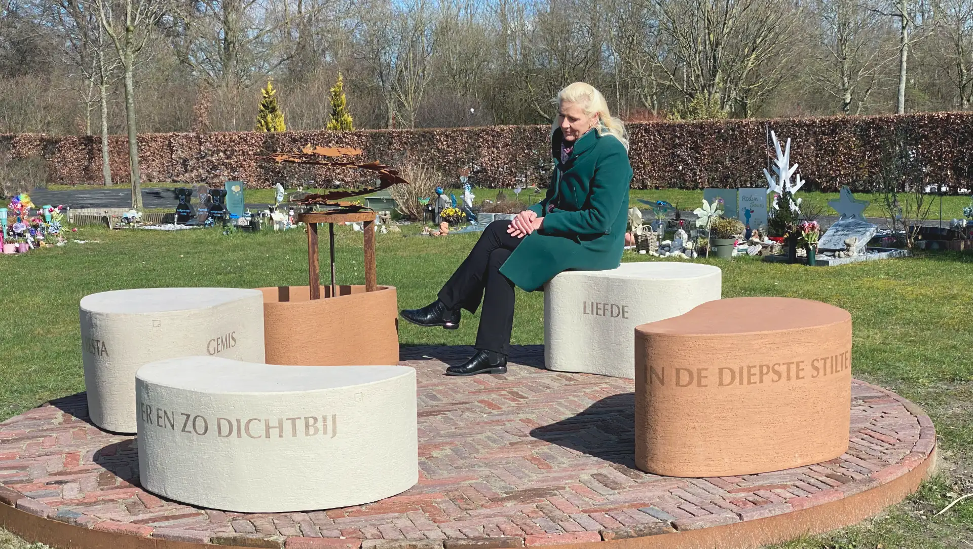 Uitvaart-Regelen-Begraafplaats-Hoflaan-Zoetermeer-Infinity gebakjes tijdens-koffietafel na de uitvaart