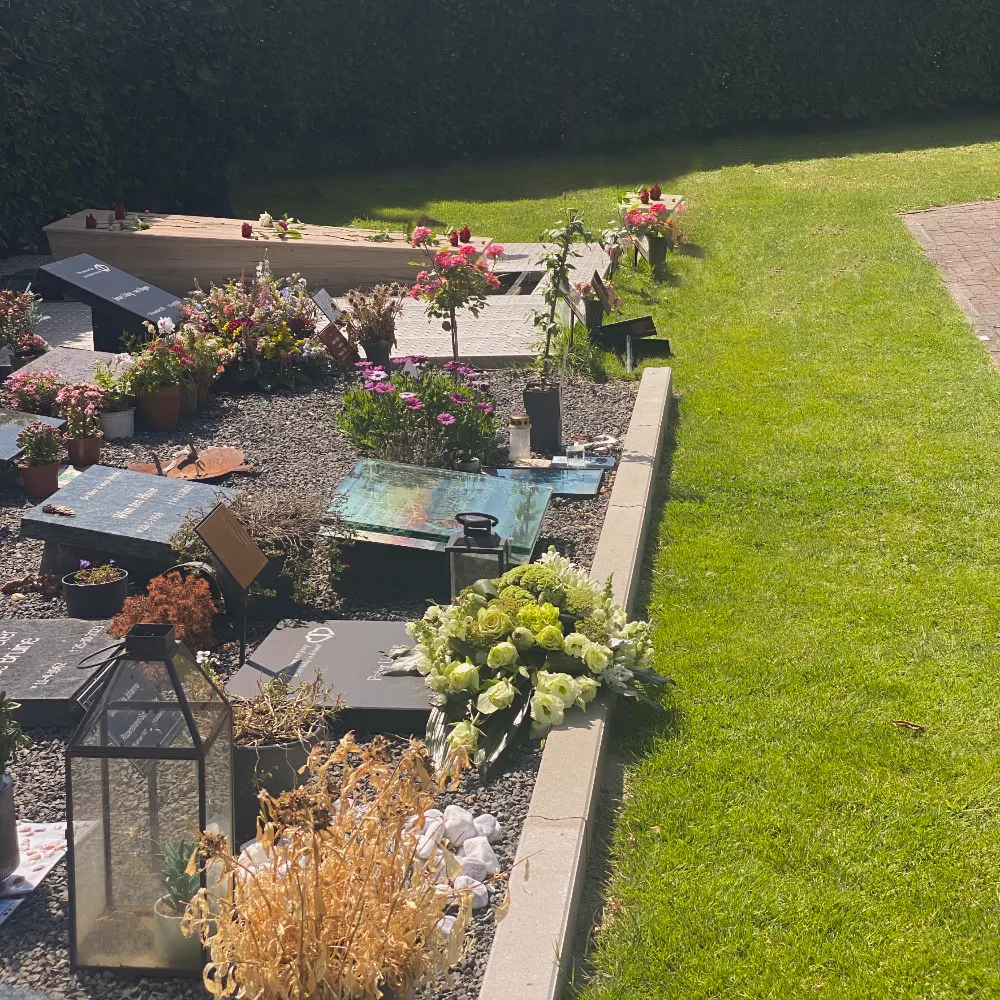 Algemeen graf: neutrale rustplek op begraafplaats – Infinity Uitvaartzorg