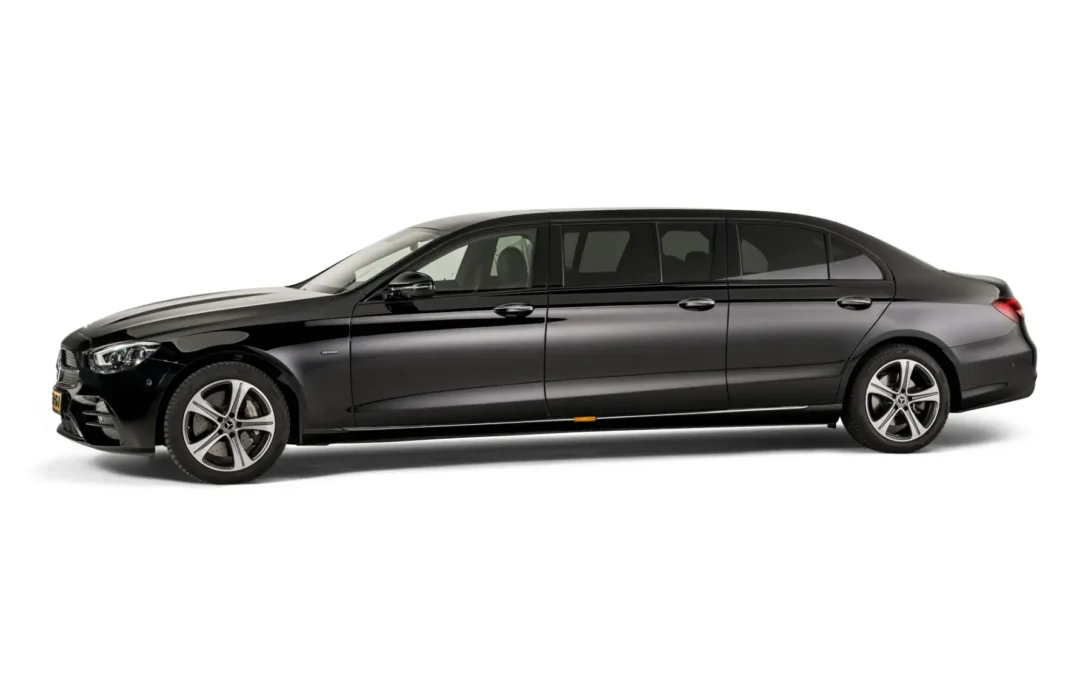 Mercedes 7 persoons volgauto (zwart)