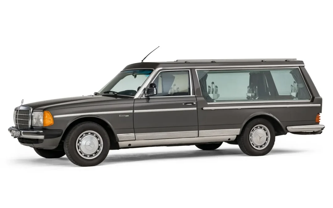 Mercedes rouwauto W123 Pilato
