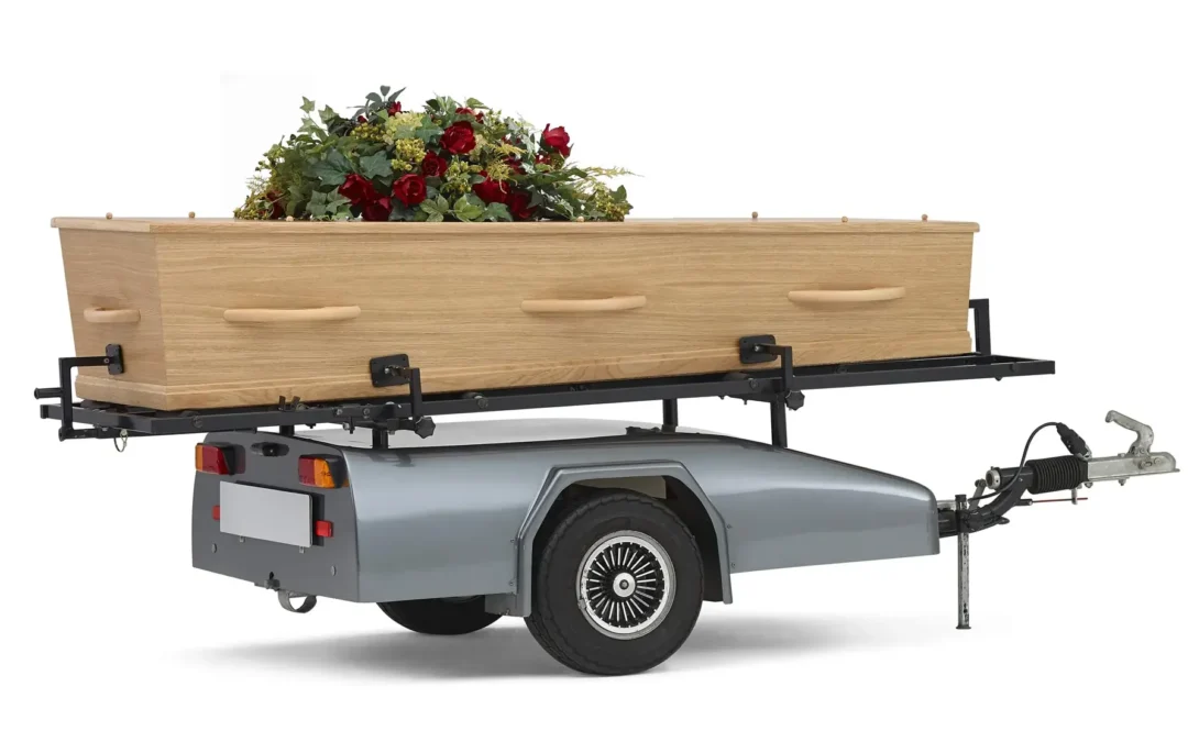 Motor met rouwtrailer