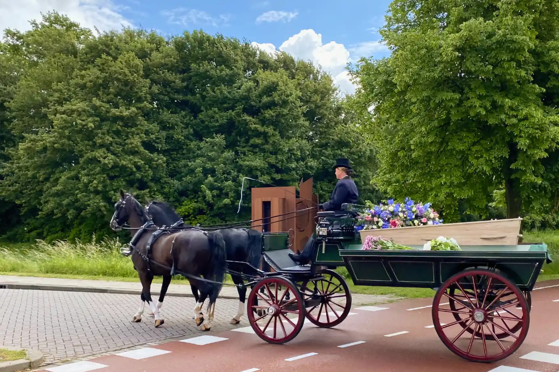 Paardenkoets Open Rouwvervoer