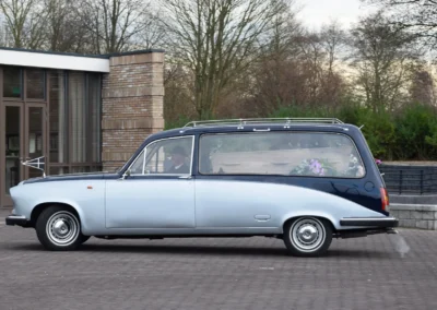 Klassieke Rouwauto Lichtblauw