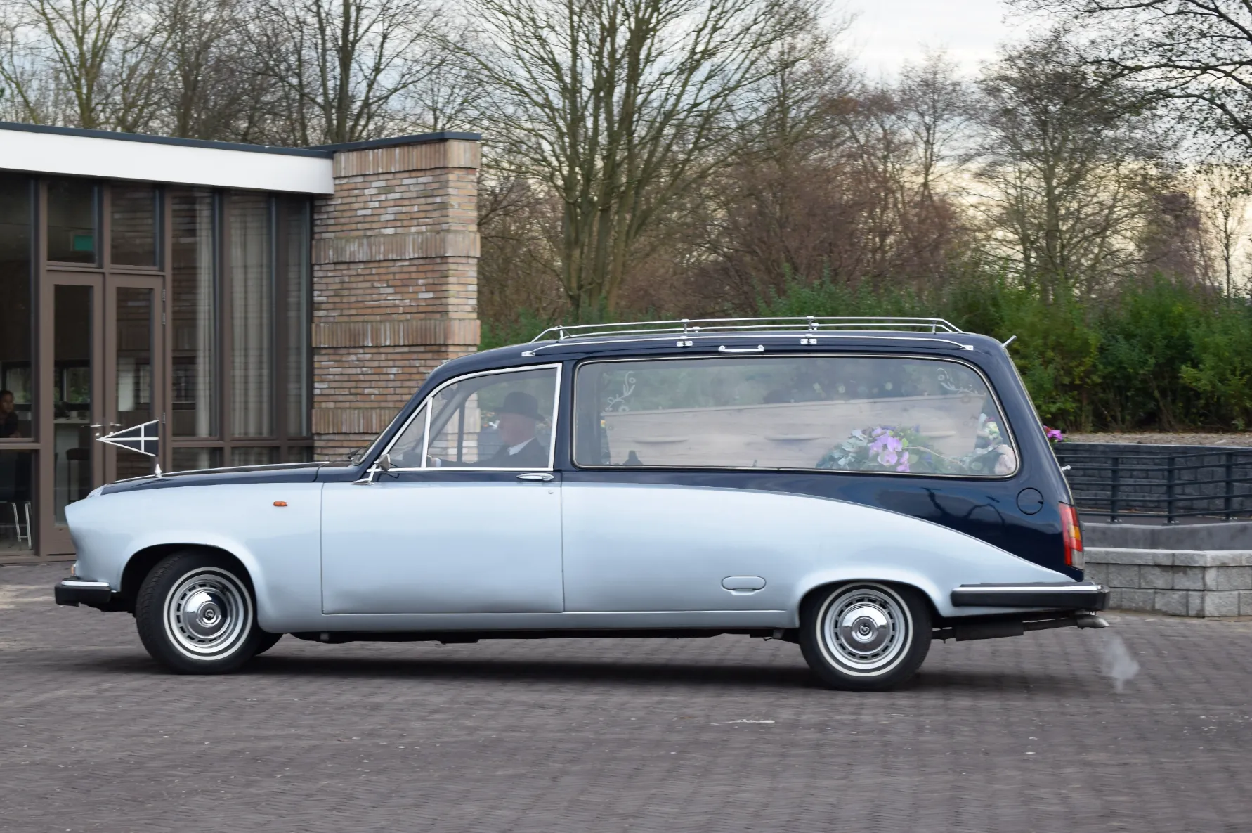 Klassieke Rouwauto Lichtblauw