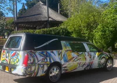 Kleurrijk Beschilderde Rouwauto Bij Wapen Van Zoetermeer