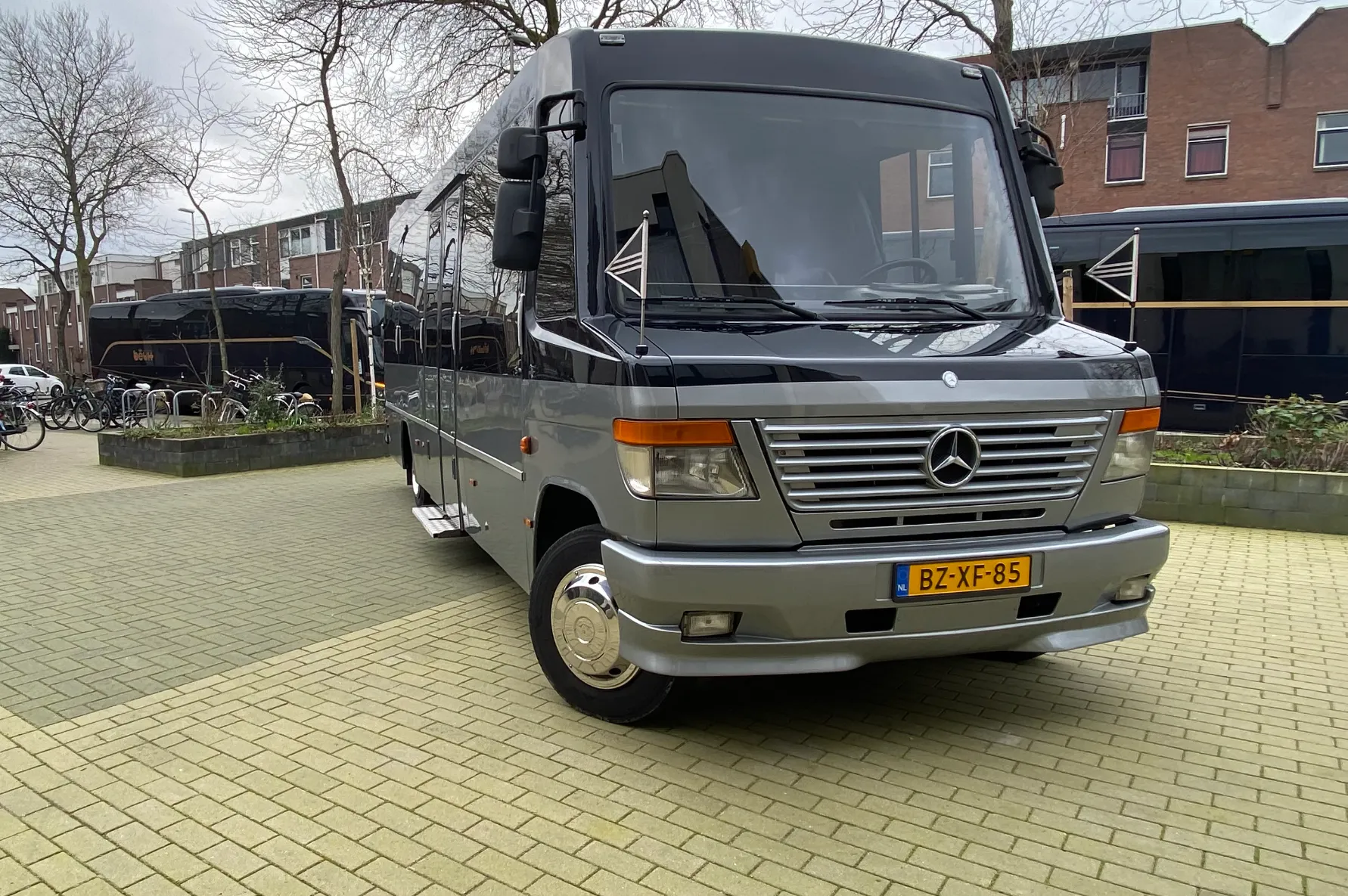 Mercedes Uitvaartbus Vooraanzicht